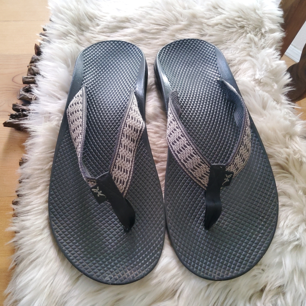 Chaco Black and Gray Flip-Flops